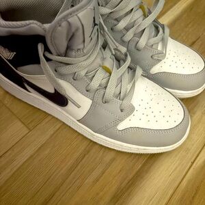 Nike Kids Sneakers - Gray and White